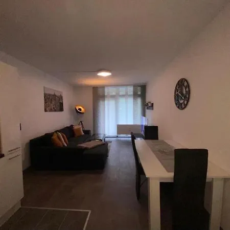 Apartment International 6 *